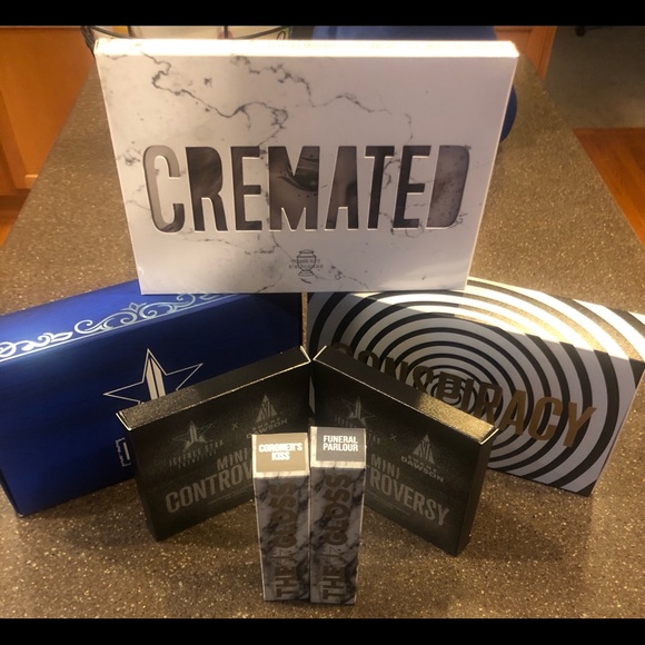JEFFREE STAR ULTIMATE PALETTE/GLOSS BUNDLE